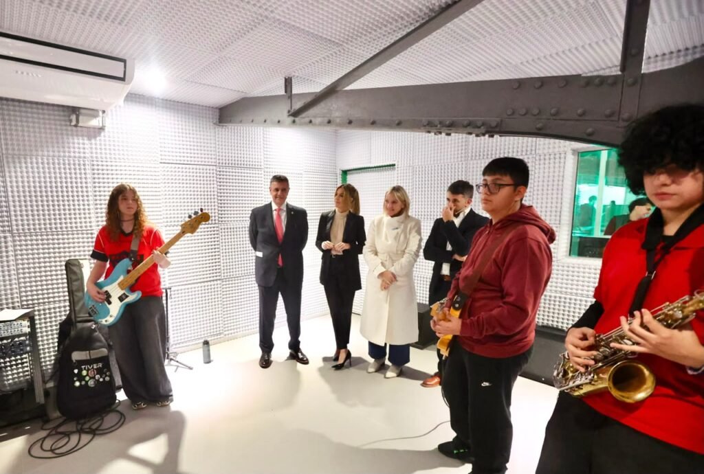 Ciudad abre otro centro TUMO para chicos del secundario y suma talleres de Inteligencia Artificial