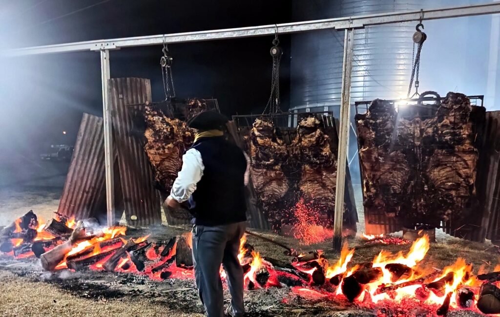 Asado gratis y fiesta con Amar Azul en el 157 aniversario de Alvear