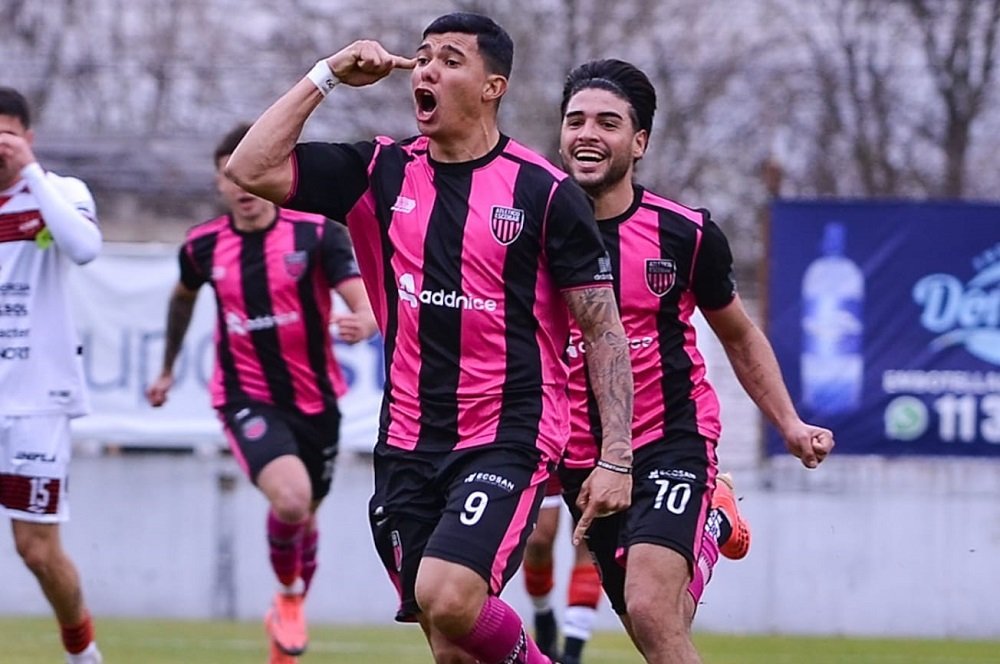 Atlético Escobar mostró carácter y bajó a Douglas Haig de la punta del Federal A
