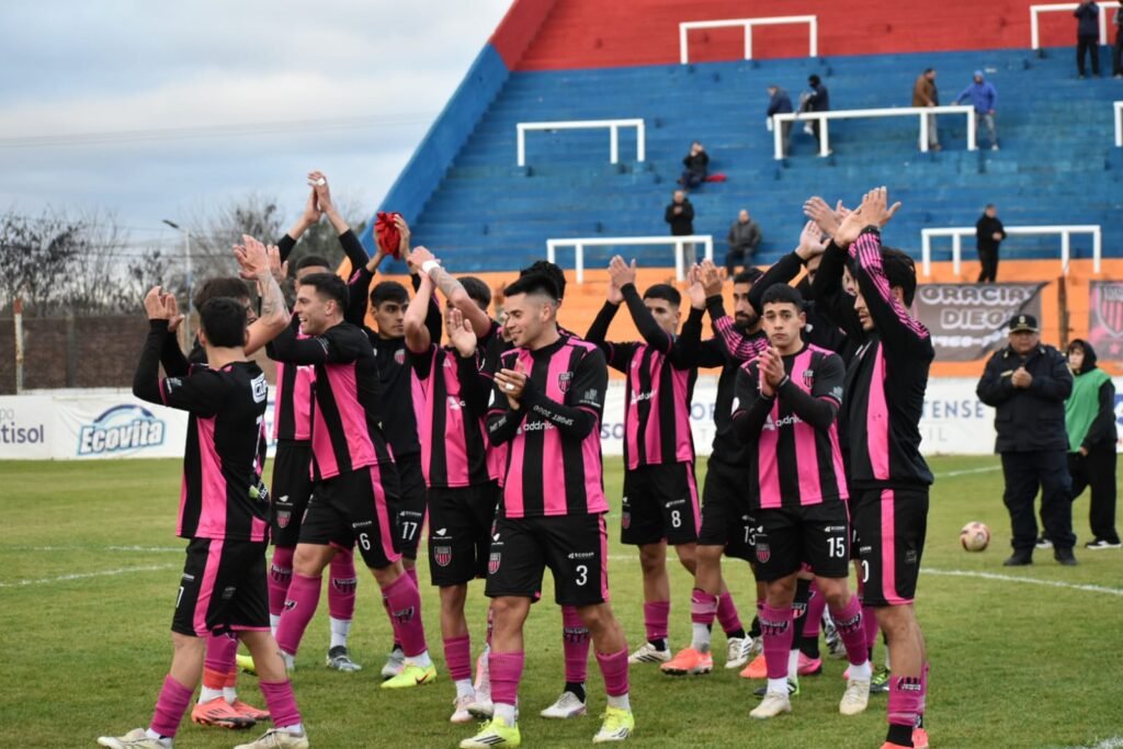 Atlético Escobar mostró carácter y bajó a Douglas Haig de la punta del Federal A