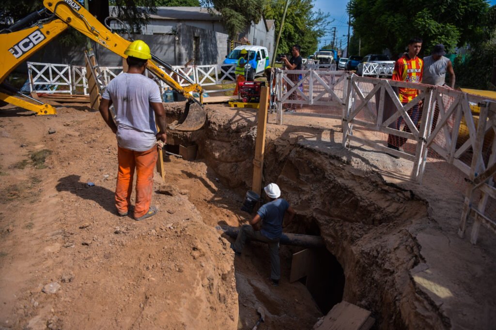 Belén de Escobar el agua corriente llega al barrio San Luis gracias a un convenio entre el Municipio y tres barrios cerrados