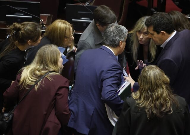 El Gobierno volvió a fracasar con la ley de Tierras y terminó con pase de facturas libertarios