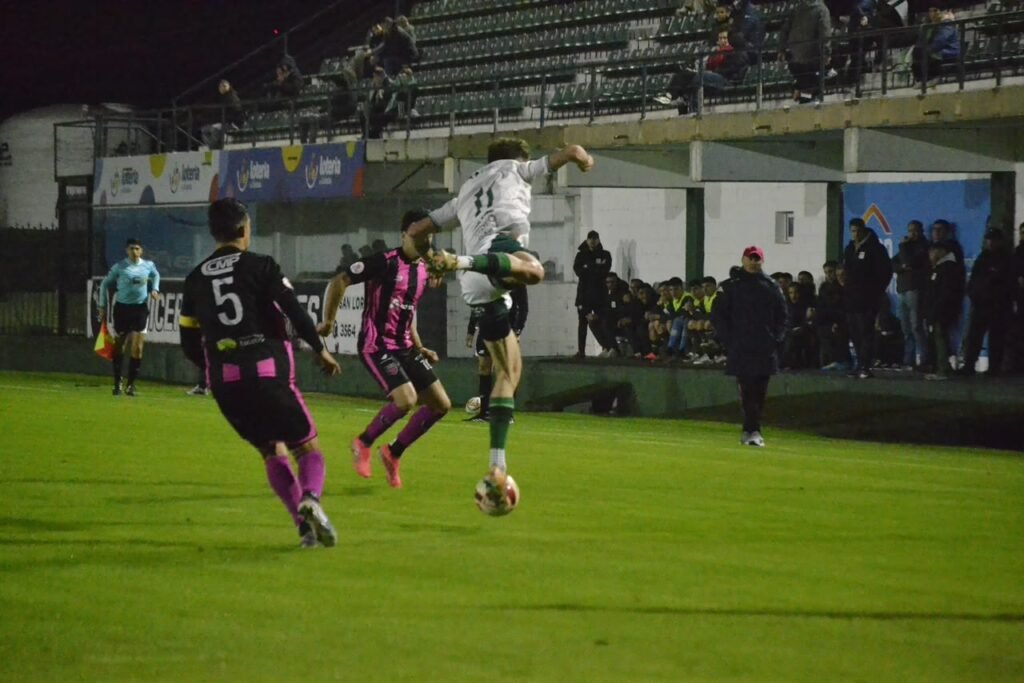 Valioso empate de Atlético Escobar en su visita a Sportivo Belgrano
