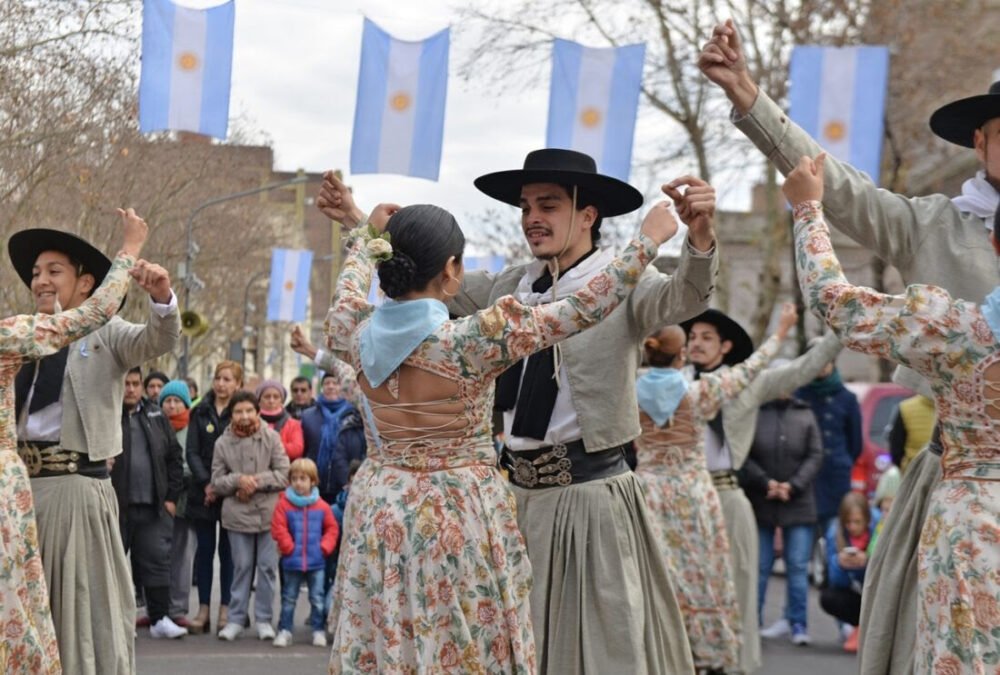 Finde largo en Escobar: Festejos patrios con show de Maggie Cullen, Los Charros y la comedia “Maldita Felicidad”