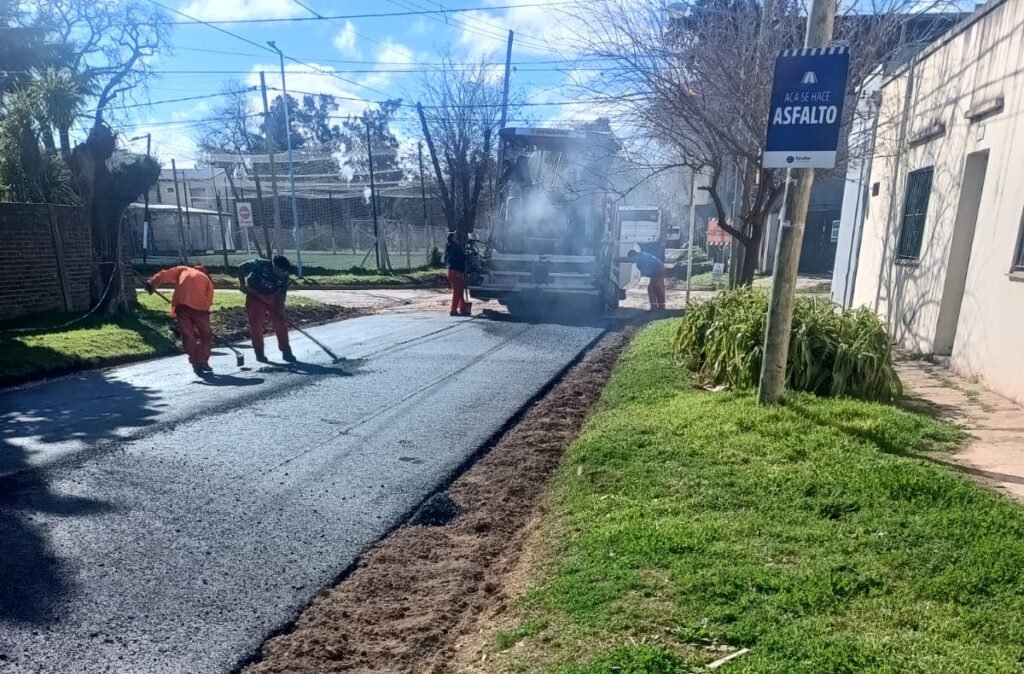 Ing. Maschwitz la Municipalidad pavimenta 10 cuadras clave para descomprimir avenida Villanueva