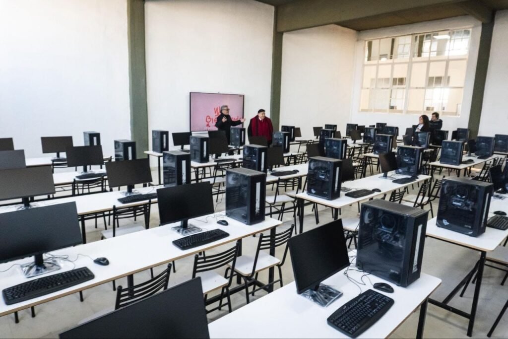 Ishii, recibió al titular de He University de China y anunció nueva tecnología para el Hospital Oftalmológico