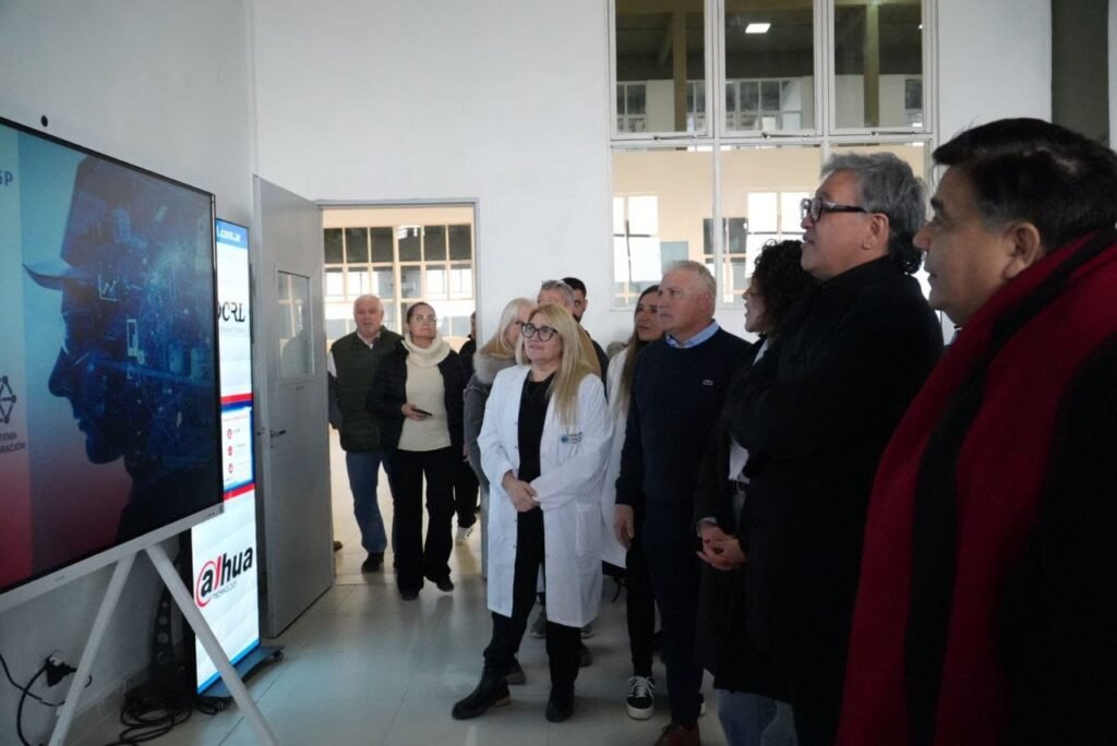 Ishii, recibió al titular de He University de China y anunció nueva tecnología para el Hospital Oftalmológico