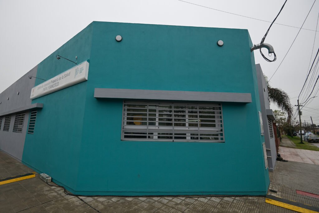 Kicillof inauguró un Centro de Atención Primaria de la Salud en Castelar con un fuerte mensaje contra el ajuste