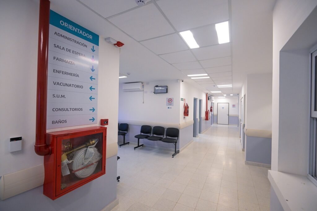 Kicillof inauguró un Centro de Atención Primaria de la Salud en Castelar con un fuerte mensaje contra el ajuste