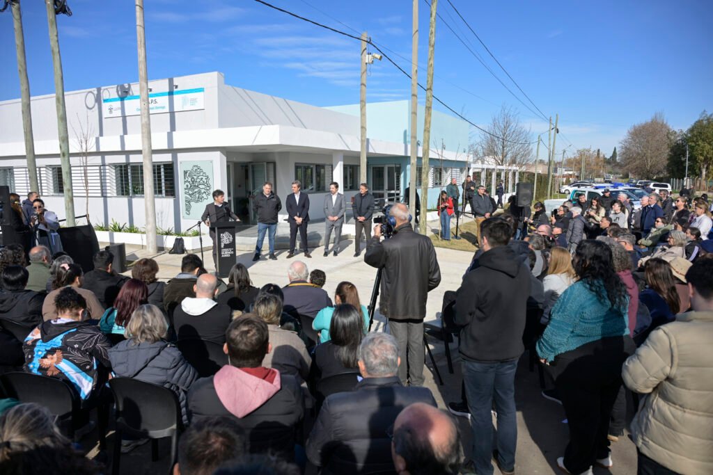 Kicillof inauguró un nuevo Centro de Atención Primaria de la Salud en Luján