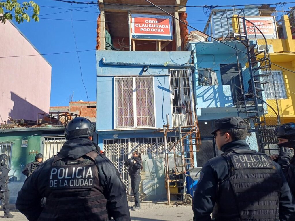 La Ciudad clausuró construcciones clandestinas que levantaban en la Villa 31