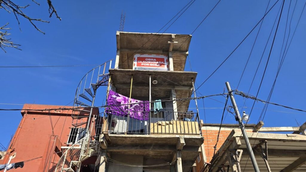 La Ciudad clausuró construcciones clandestinas que levantaban en la Villa 31