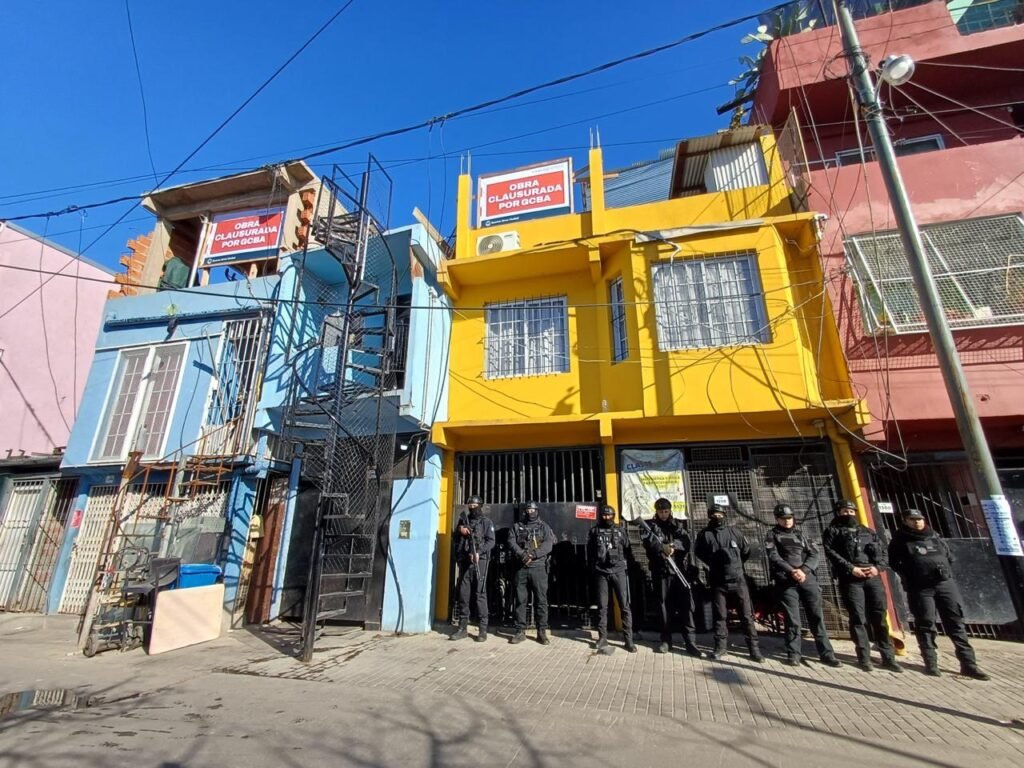 La Ciudad clausuró construcciones clandestinas que levantaban en la Villa 31