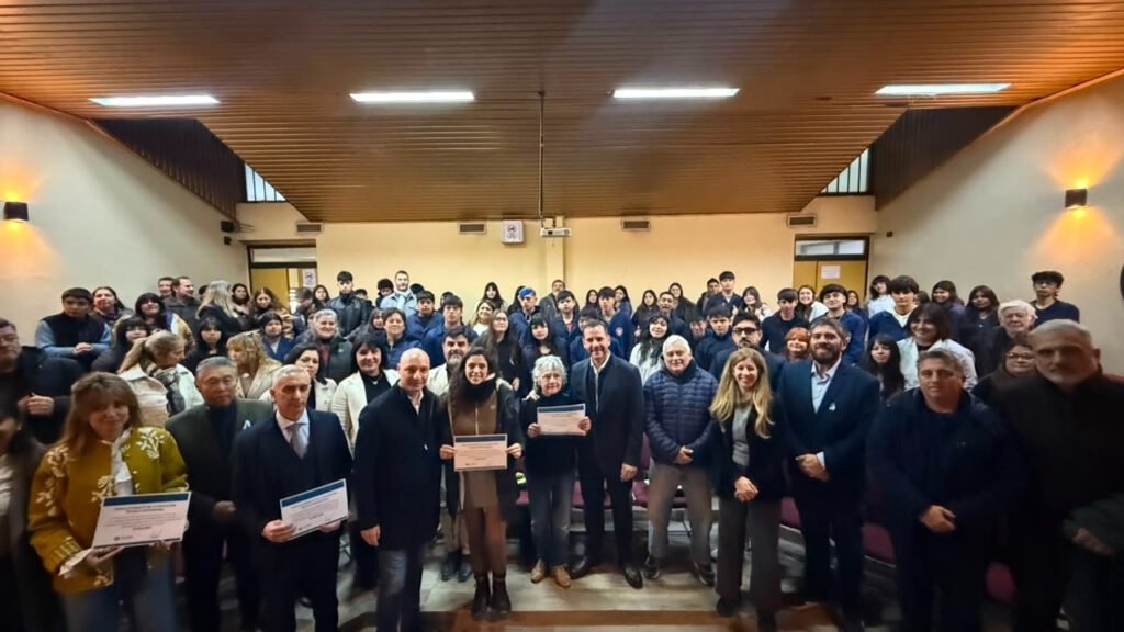 La Municipalidad entregó un Fondo de Fortalecimiento a escuelas técnicas, agrarias y centros de formación profesional de Escobar