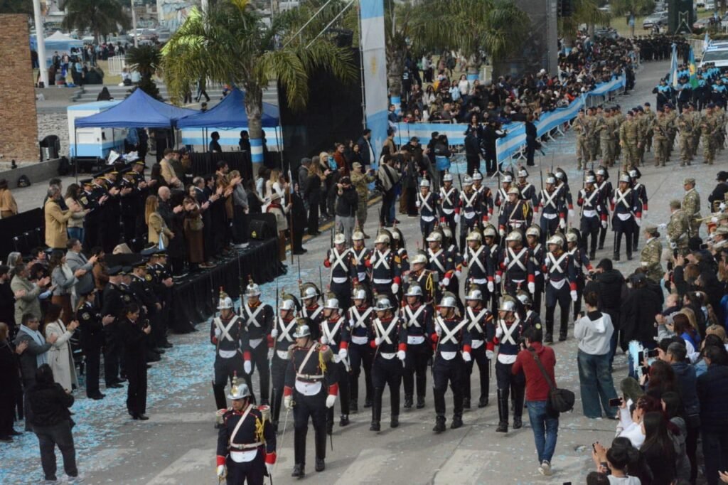 Malvinas Argentinas celebró el 210° aniversario de la Independencia Argentina
