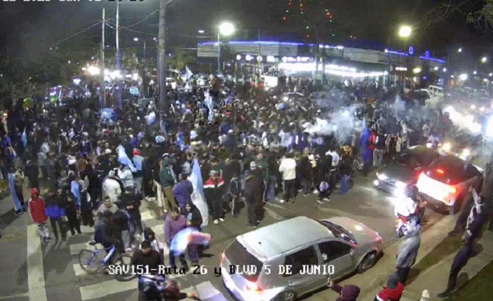 Maquinista Savio: dos detenidos por agredir a policías durante los festejos