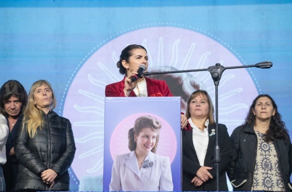 Mariel Fernández encabezó el acto homenaje a Eva Perón en Moreno