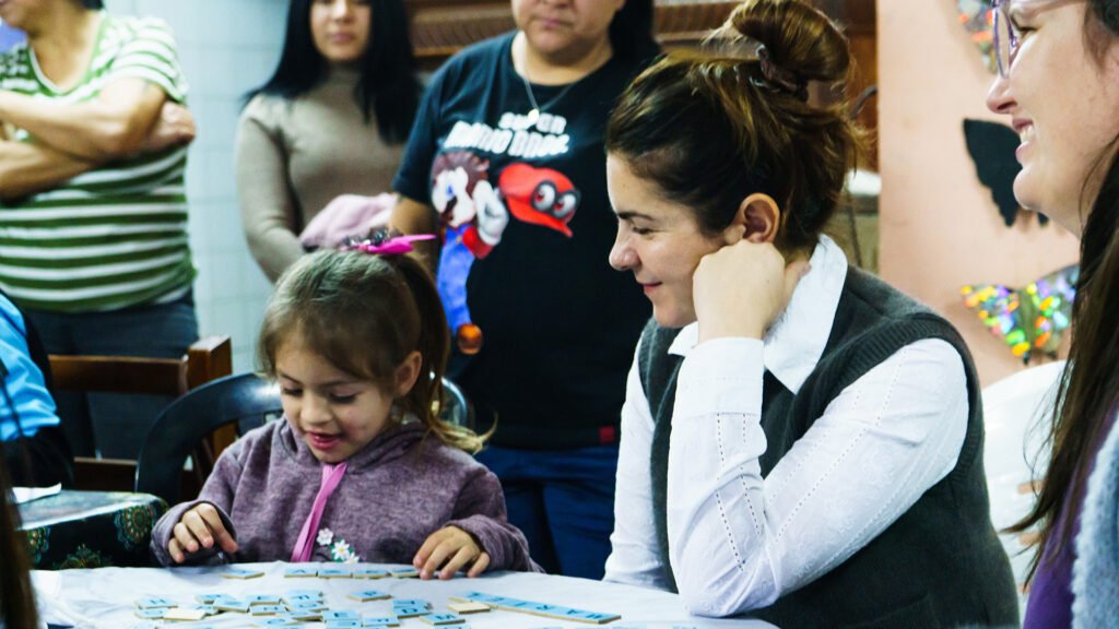 Mariel Fernández recorrió centros municipales de alfabetización de Paso del Rey y Trujui