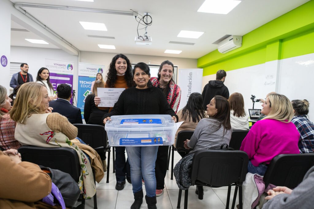 Más de 80 docentes de Vicente López finalizaron una capacitación en educación STEM