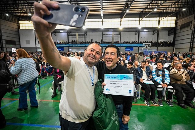 Nardini entregó 1989 nuevos diplomas a egresados del Centro Municipal de Estudios