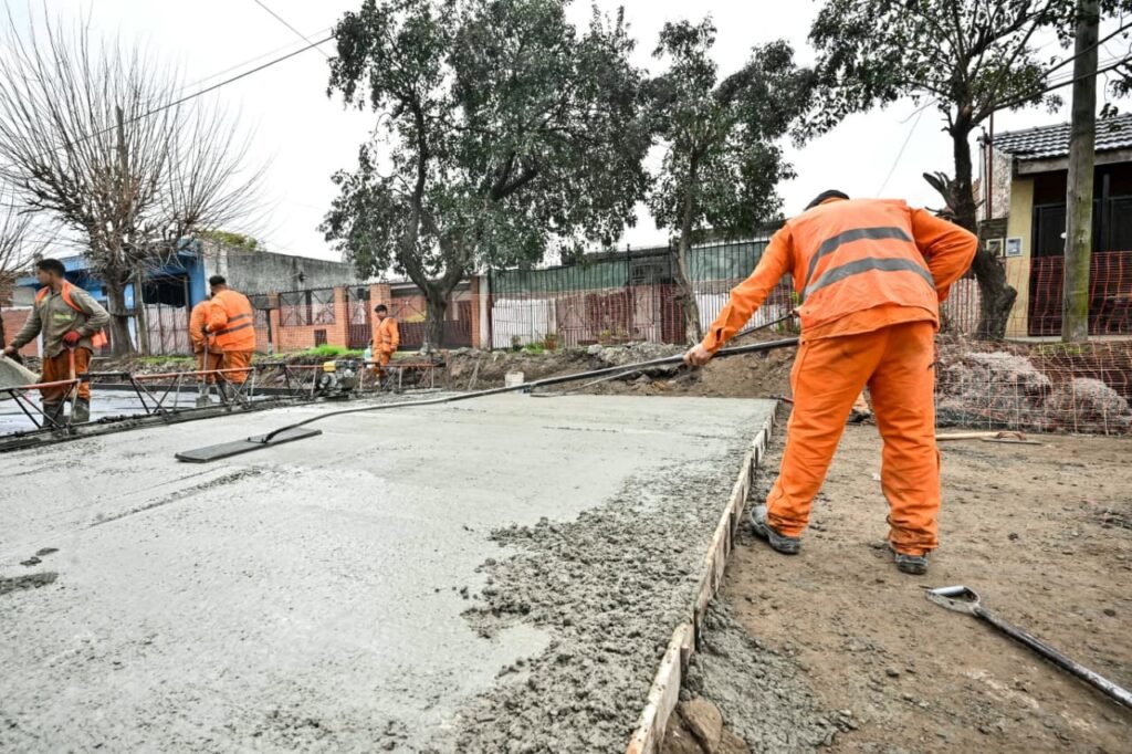 Nardini visitó los avances de obra de pavimentación en el Barrio Iparraguirre