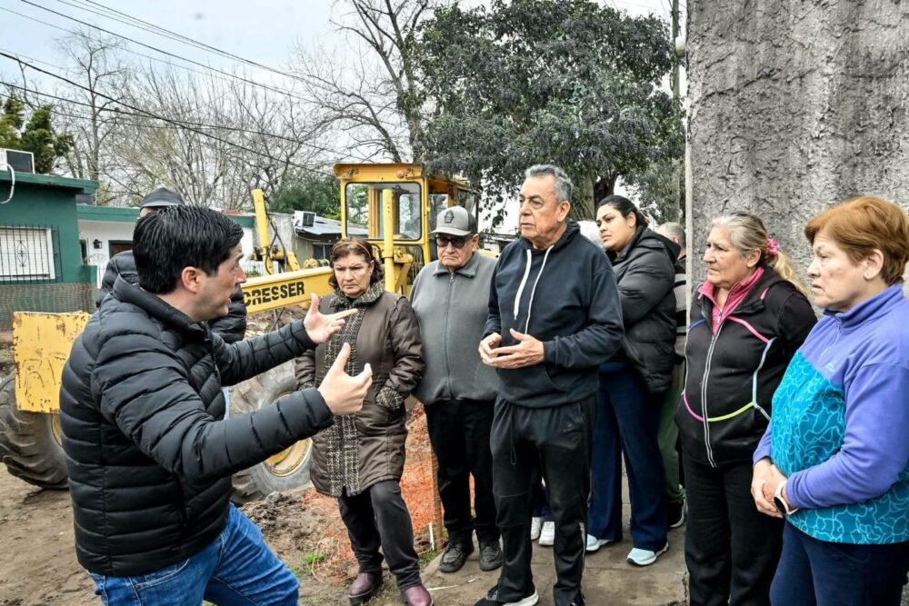 Nardini visitó los avances de obra de pavimentación en el Barrio Iparraguirre