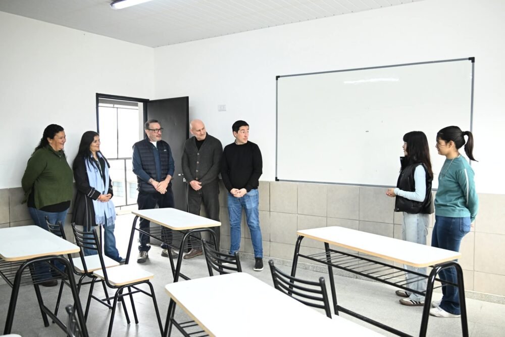 Nardini y Vivona recorrieron los avances de obra en la Escuela Secundaria Nº 26 de Grand Bourg