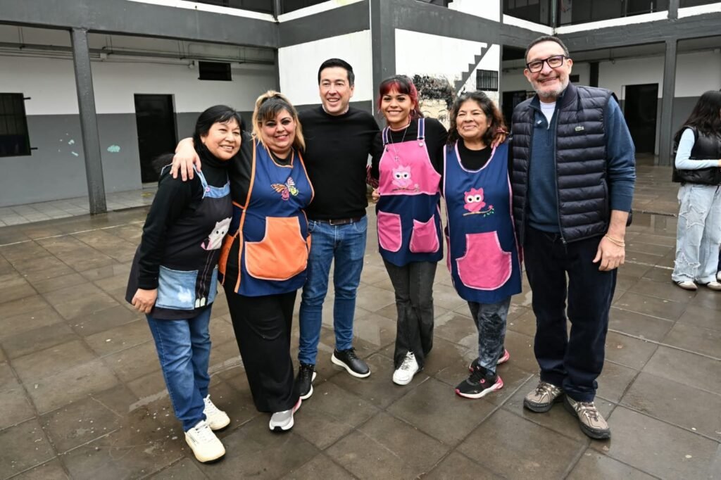 Nardini y Vivona recorrieron los avances de obra en la Escuela Secundaria Nº 26 de Grand Bourg