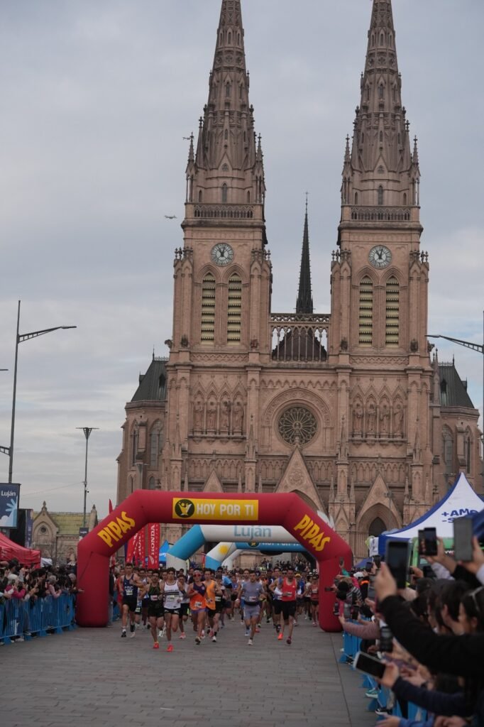 Récord histórico de 7.000 participantes en Hoy por Ti, la Carrera de la Virgen