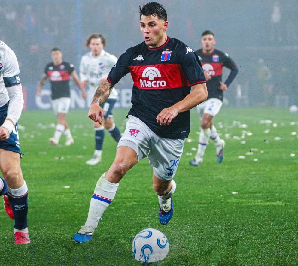Tigre goleo a Nacional en Montevideo y espera en Victoria por Sudamericana