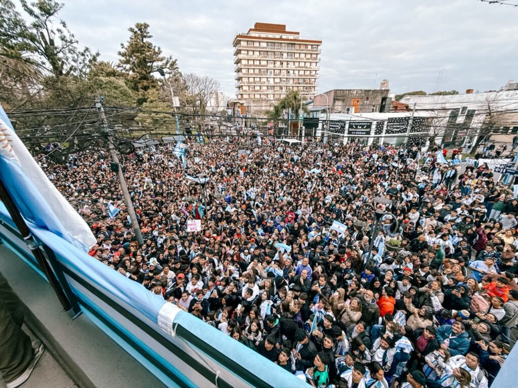 Una multitud recibió a Nico González: Escobar homenajeó al finalista del Mundial 2026