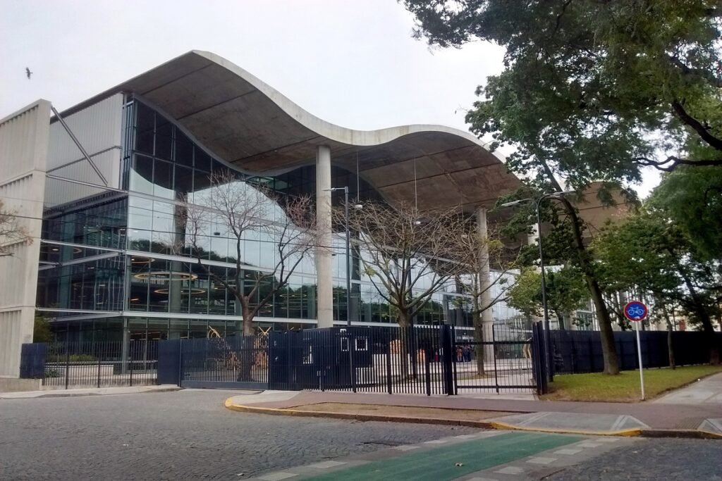 La Ciudad elimina 359 cargos gerenciales y tiene la planta administrativa más baja de los últimos 10 años
