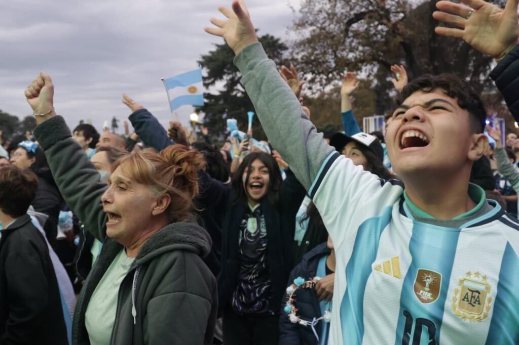 ¡Argentina es finalista¡: 30 mil hinchas desataron la locura total en el Fan Fest de la Ciudad en Palermo