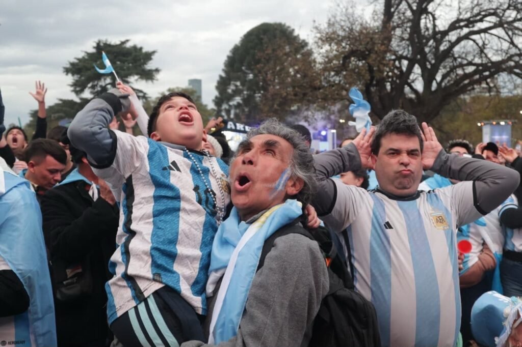 ¡Argentina es finalista¡: 30 mil hinchas desataron la locura total en el Fan Fest de la Ciudad en Palermo