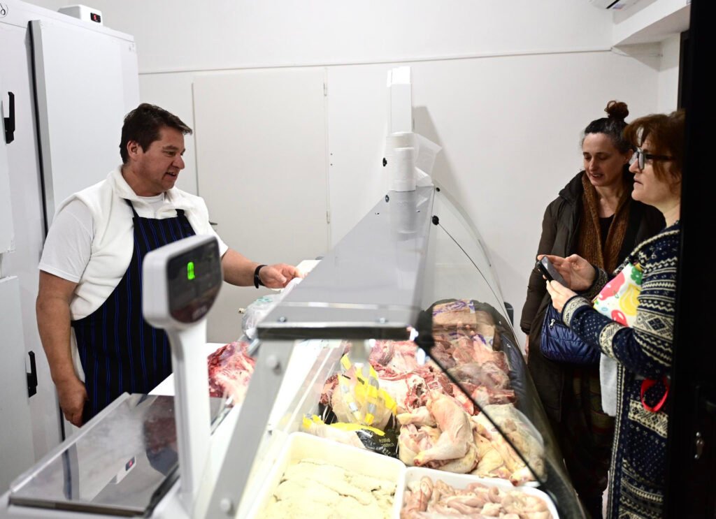 Alimentos frescos a precios justos el Municipio inaugura La Proveeduría de Maschwitz