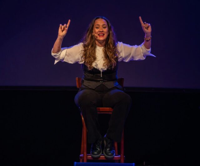 Concierto de Teresa Parodi, la obra “No me acuerdo las cosas” y la feria Kamogelo el Finde en Escobar