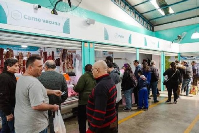 Feria en el Mercado Municipal de Hurlingham con sorteos, descuentos y ofertas