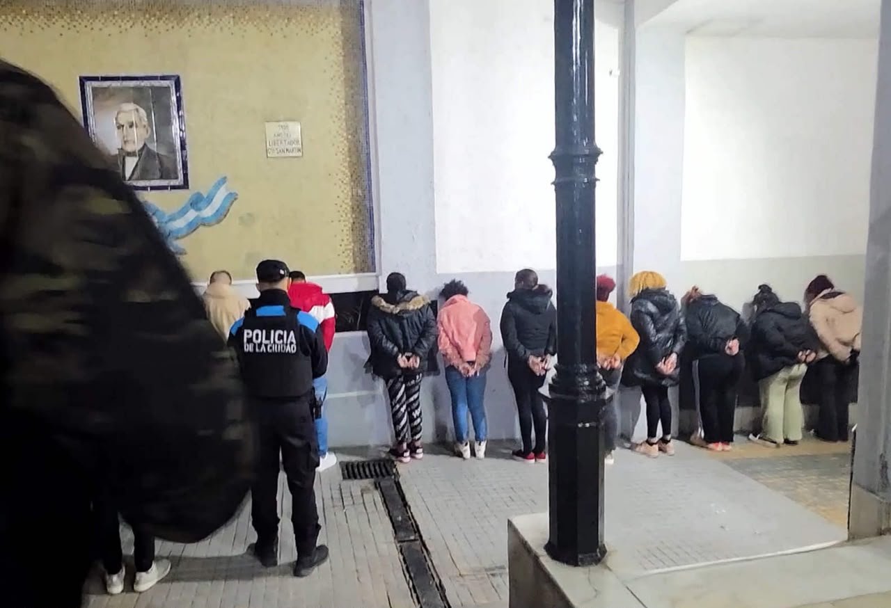 Golpe a la venta de droga en Constitución la Policía detuvo a 17 dealers y secuestró más de 8.700 dosis