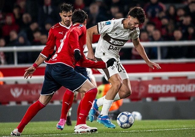 Platense volvió al triunfo frente a Independiente con Palermo en el Banco