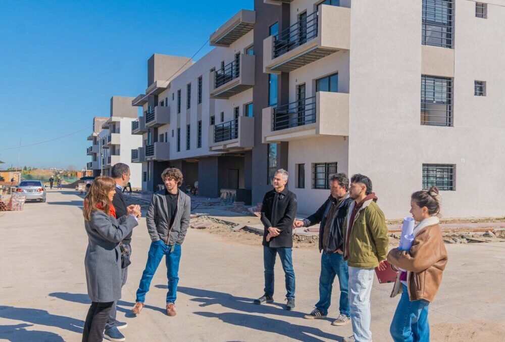 Juan Andreotti anunció el próximo sorteo de 46 viviendas y recorrió el avance de las obras