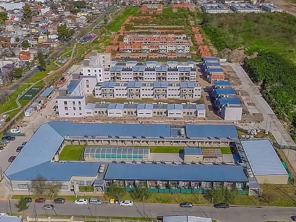 Juan Andreotti anunció el próximo sorteo de 46 viviendas y recorrió el avance de las obras