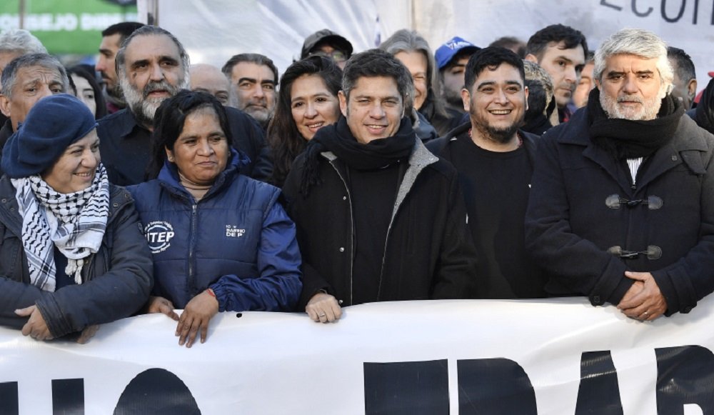Kicillof participó de la peregrinación a San Cayetano y cuestionó al Gobierno nacional