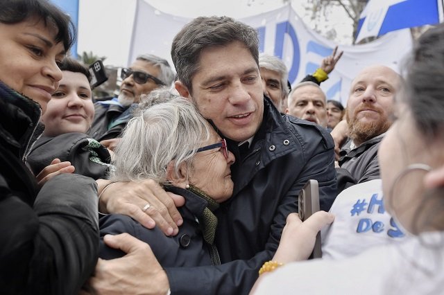 Kicillof participó de la peregrinación a San Cayetano y cuestionó al Gobierno nacional