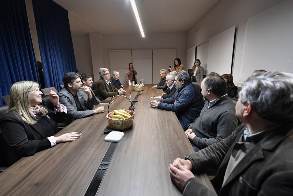 Kicillof se reunió con el presidente Yamandú Orsi en Montevideo
