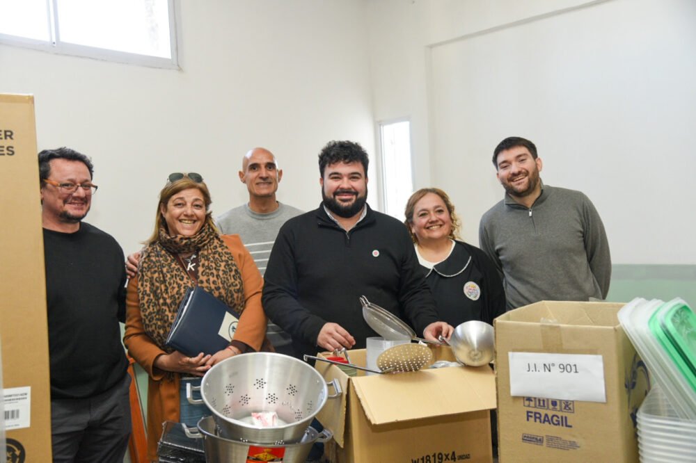 La Provincia continúa equipando escuelas públicas bonaerenses
