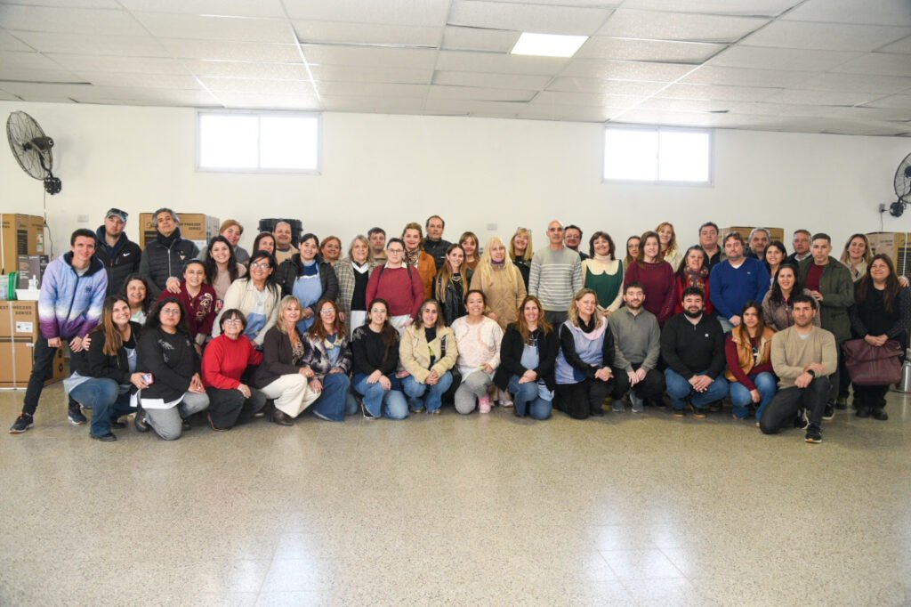 La Provincia continúa equipando escuelas públicas bonaerenses