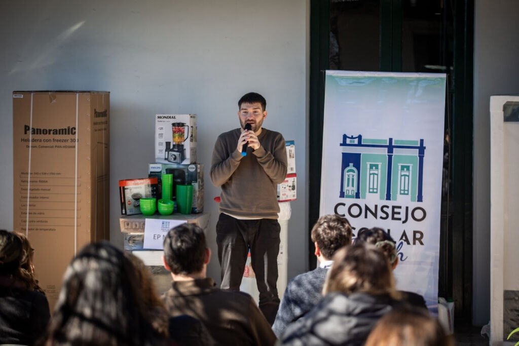 La Provincia continúa equipando escuelas públicas bonaerenses
