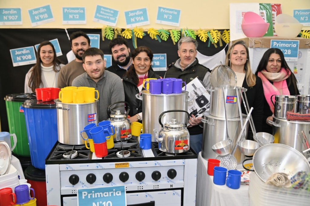La Provincia continúa equipando escuelas públicas bonaerenses