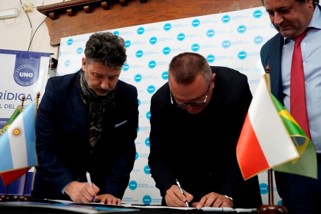 La Universidad Nacional del Oeste firmó nuevos convenios para sus estudiantes