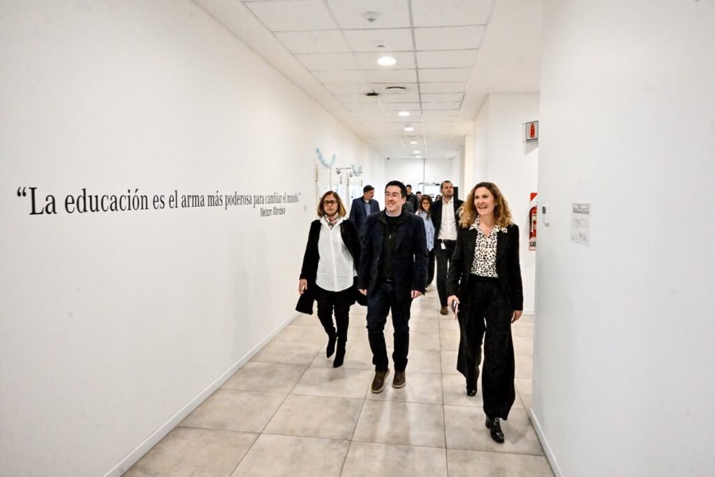 Leo Nardini visitó el Training Center de Mercedes-Benz en Tortuguitas